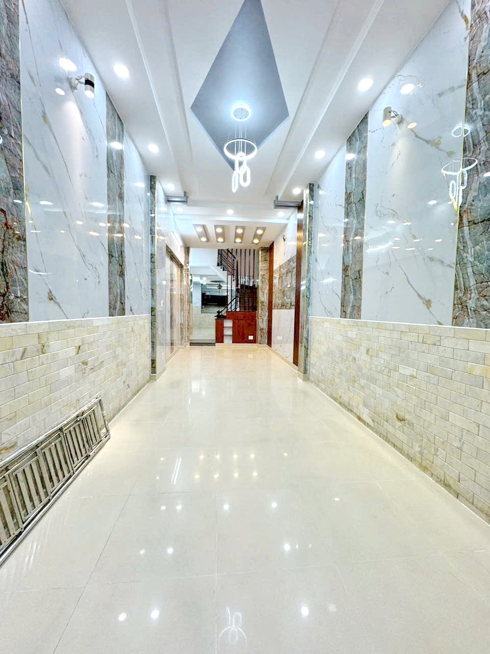 Bán nhà mới 3 lầu 74m2 gần MT đường Phạm Thế Hiển P.4 Quận 8